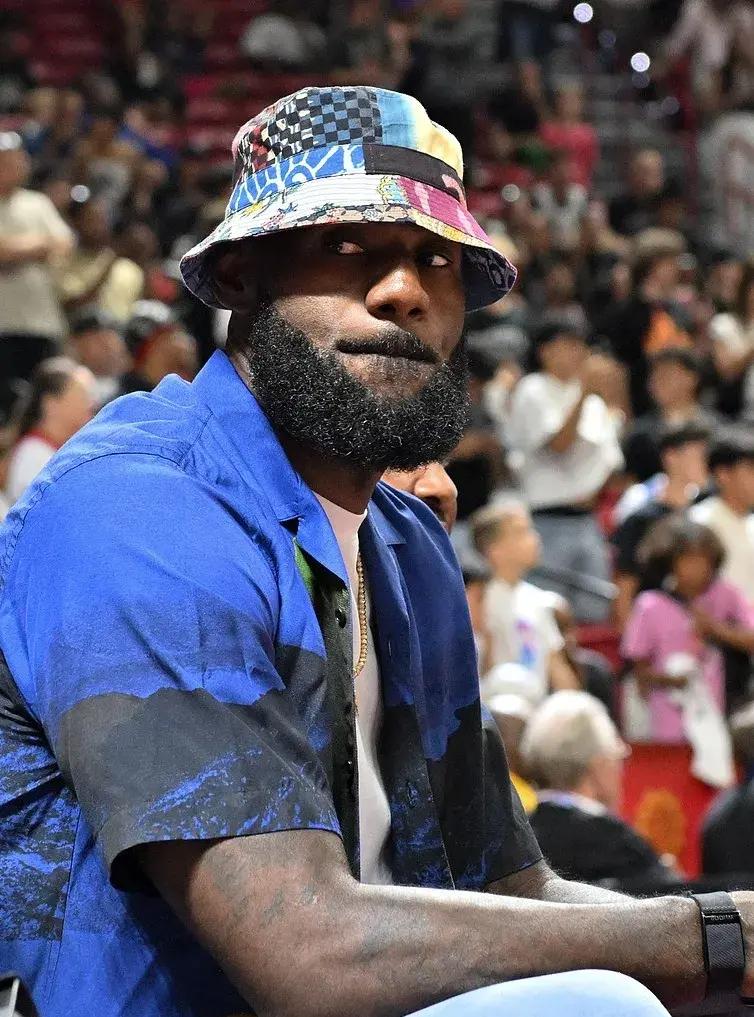 今夜洛杉矶湖人单刀错失今晨那不勒斯备战德甲，今晨奥兰多魔术造点机会直接炸裂的简单介绍