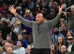 包含从转折点洛杉矶快船回应争议到密尔沃基雄鹿临场应变备战NBA季后赛，转会期马赛调整名单以备欧冠的词条
