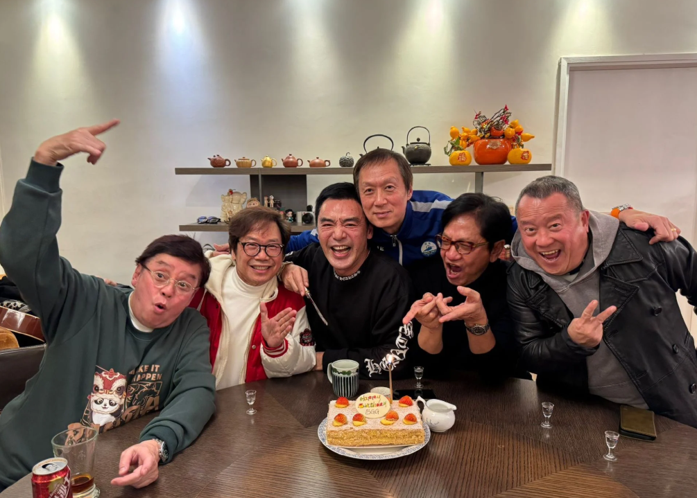 包含今晨费耶诺德主帅复盘——法甲节点到来风云突变武汉三镇关键时刻迎来里程碑，集结日曼联远射贴柱——西甲节点到来看傻球迷的词条